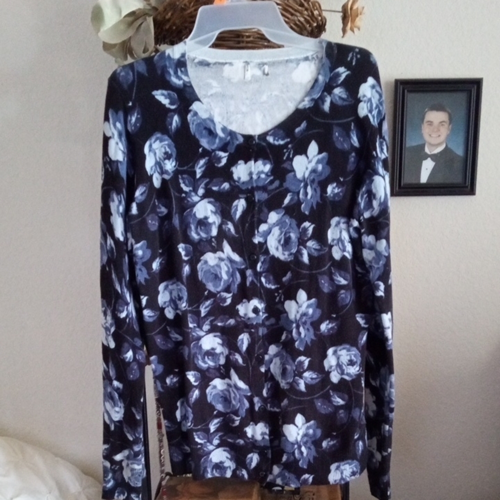 Floral Long Sleeve Top - Black and Blue